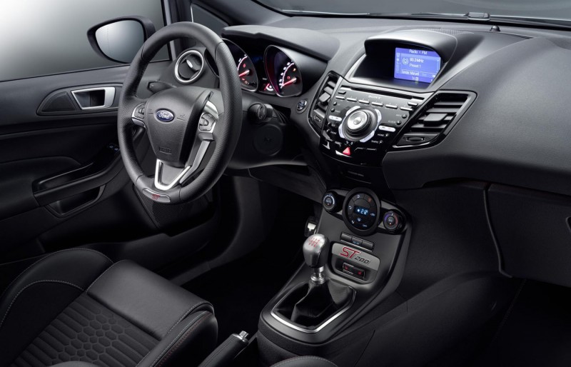 2016-Ford-Fiesta-ST200-009