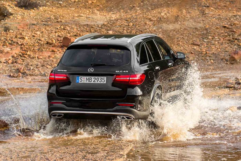 2016-Mercedes-AMG-GLC-43-4MATIC-025