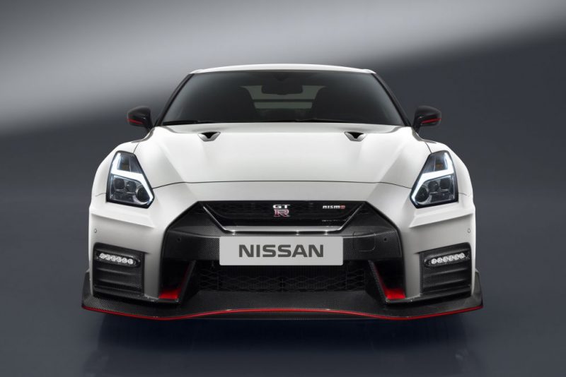 2016-nissan-GTR-Nismo-3