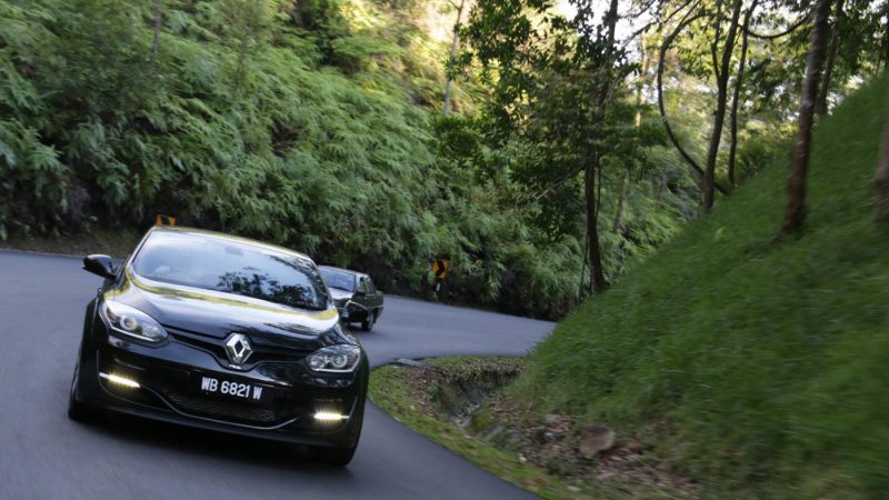 2016-renault-meganers-moving-1