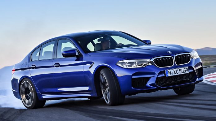 2017-BMW-G30-M5-Unveiled-10