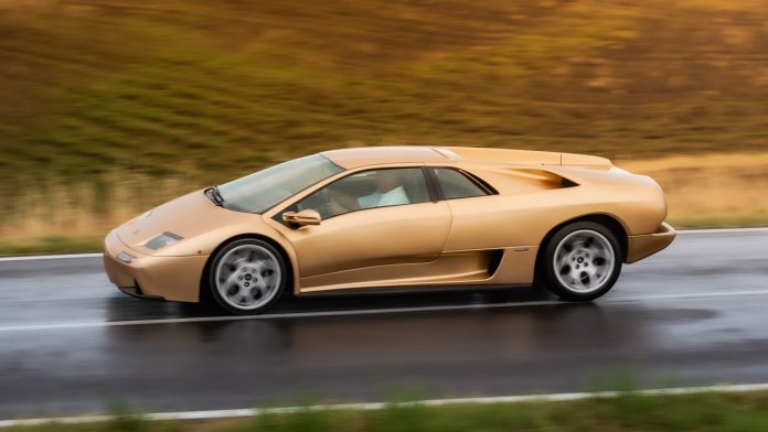 2020-Lamborghini-Diablo-30-Anniversary-17