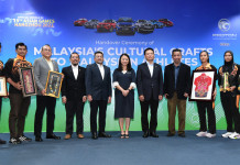 Proton presents cultural crafts to Malaysian athletes for 19th Asian Games in Hangzhou