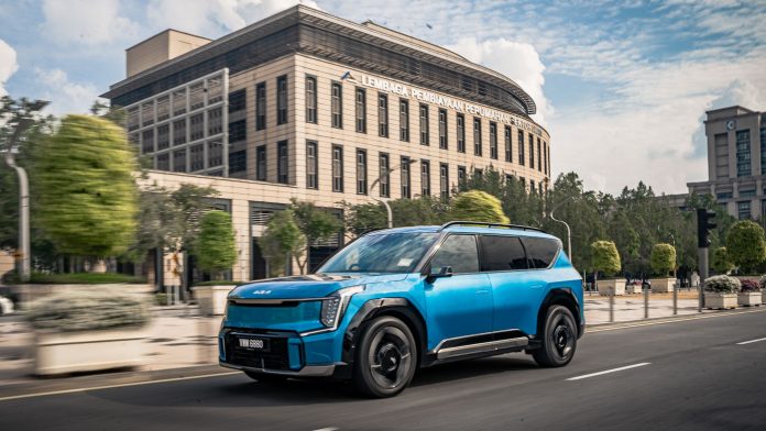 2025-Kia-EV9-SUV-with-MPV-Practicality-84