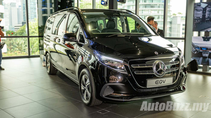 2025-Mercedes-Benz-EQV-300-2