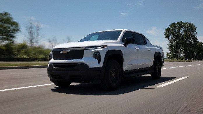 2025-Chevrolet-Silverado-EV-record-breaking-range-1