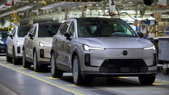 2025-Volvo-XC70-China-Production-3