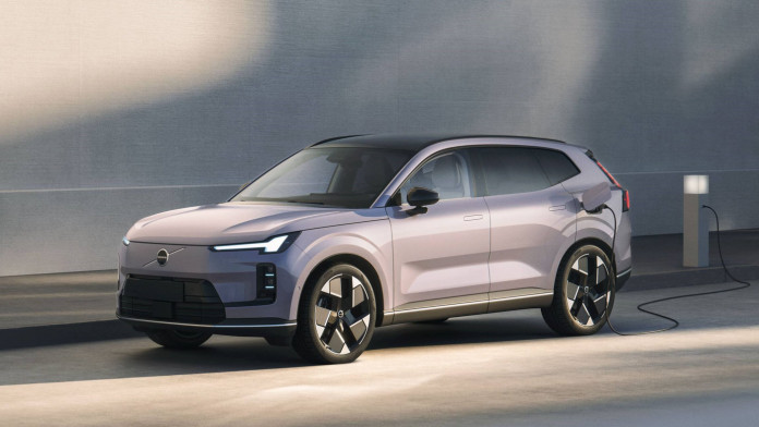 2025-Volvo-XC70-Revealed-40
