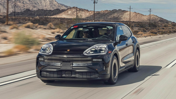 2025-Porsche-Cayenne-Electric-Battery-8