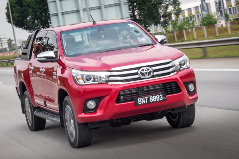 2016-Toyota-Hilux-Media-Drive-21-768x512