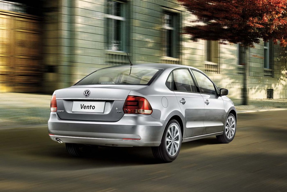 2016-Volkswagen-Vento-017-990x661