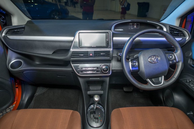 2016-Toyota-Sienta-MPV-10-768x512
