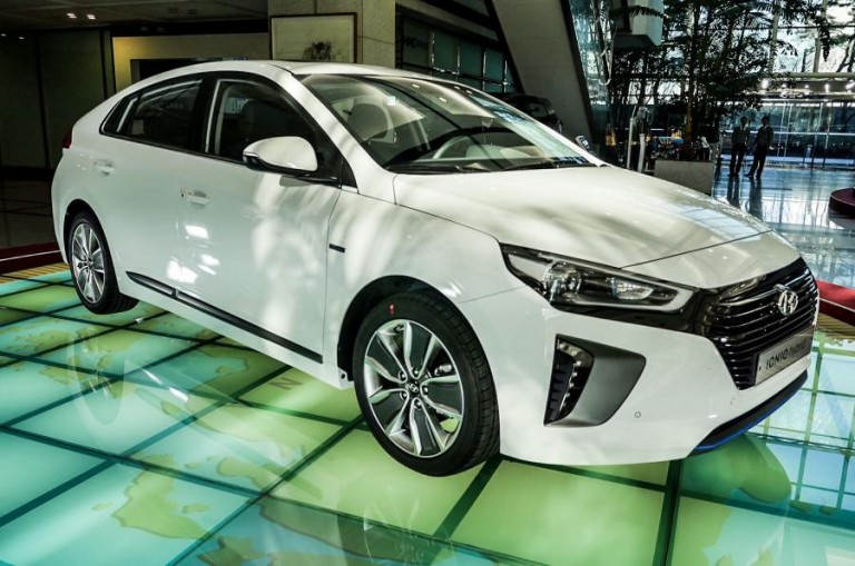 2016-hyundai-ioniq-2-768x509