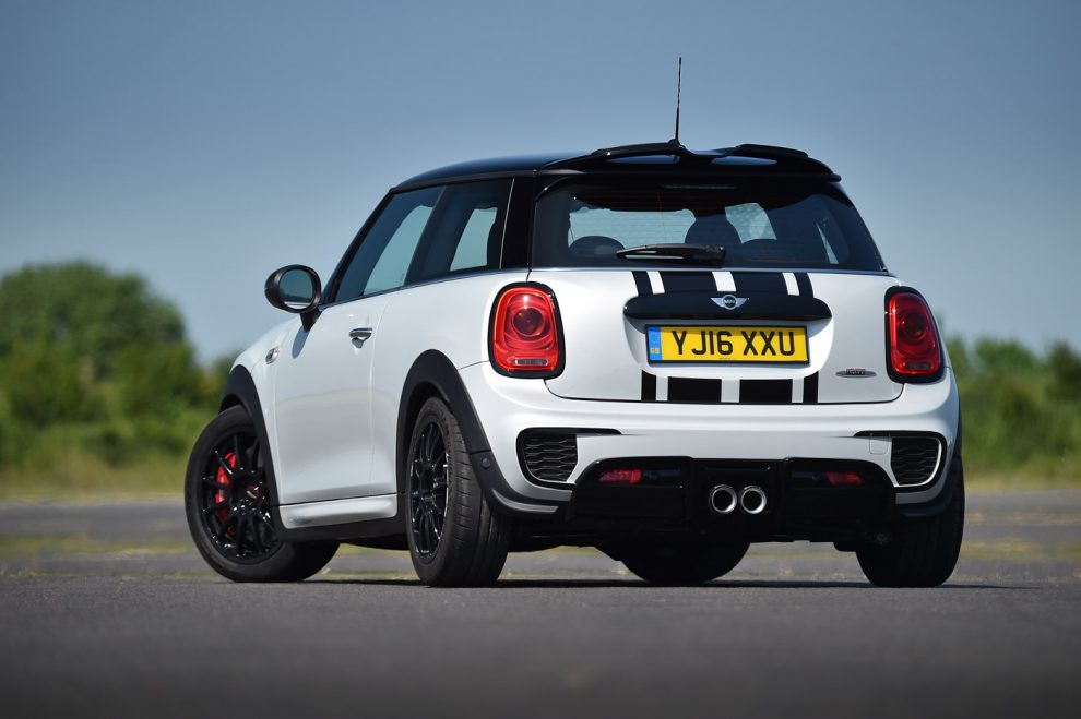 2016-Mini-John-Cooper-Works-Challenge-22-990x659