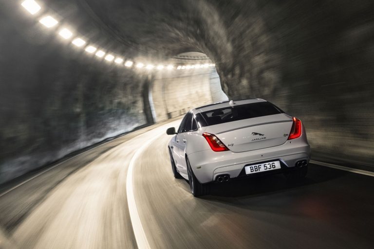 2016-Jaguar-XJ-Facelift-Launch-3-768x512