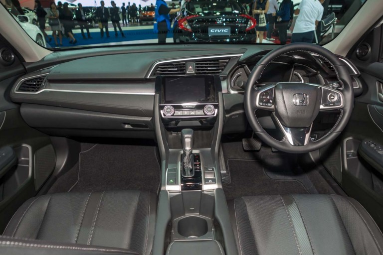 2016-Honda-Civic-Interior-Bangkok-1-768x512