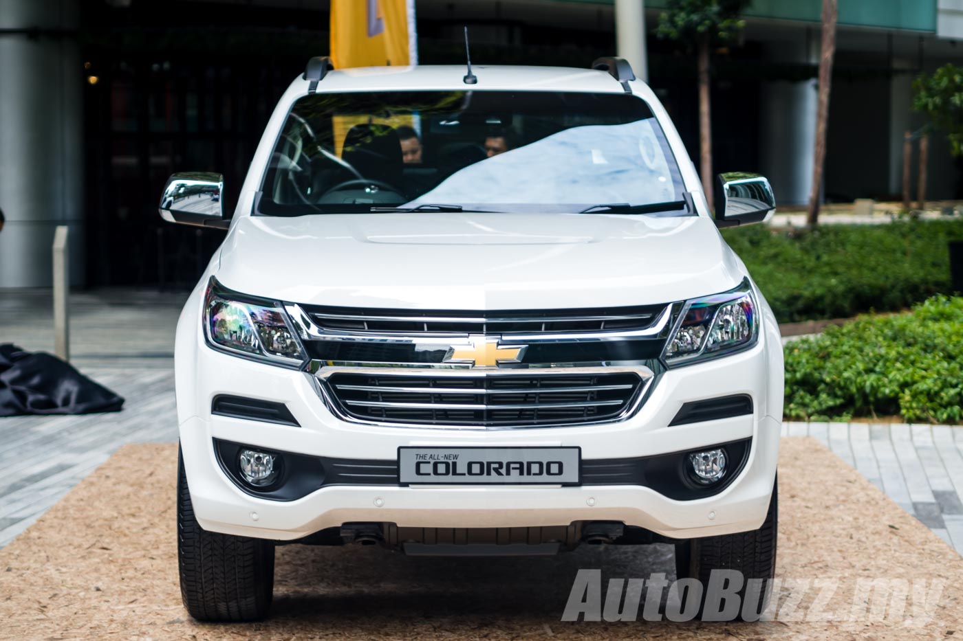 2016 Chevrolet Colorado Facelift Launched in Malaysia - AutoBuzz