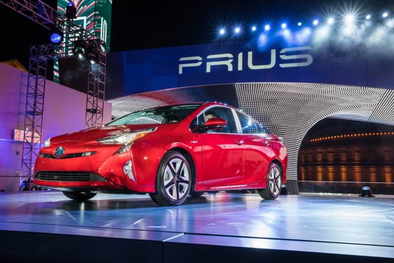 2016-toyota-prius-35-800x534
