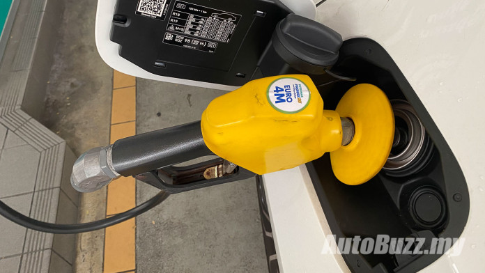 2020-fuel-pump-nozzle-petrol-station-static-electricity-charge-fire-covid-19-1-4