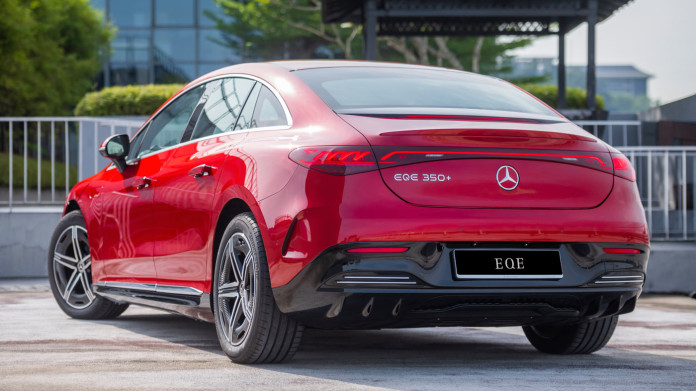2022-Mercedes-Benz-EQE-350-Sedan-34