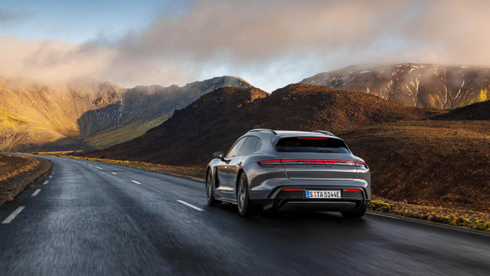 2024-Porsche-Taycan-GTS-Sports-Turismo-2