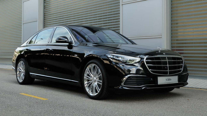 2025-Mercedes-Benz-S580-e-Malaysia-CKD-13
